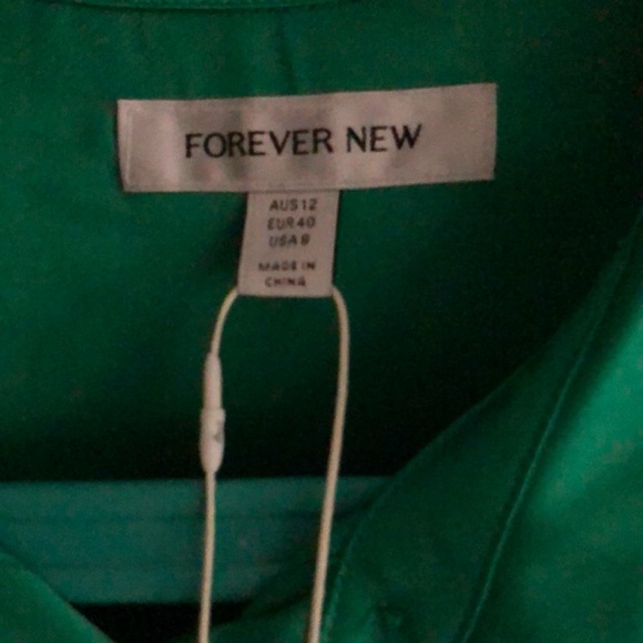 Forever New BNWT Clara satin shirt green size 12 - Picture 2 of 4